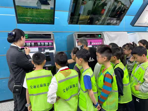 研学体验活动现场。邹乐摄