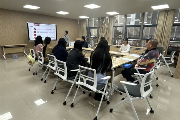 讀書分享會現場。重慶師范大學供圖