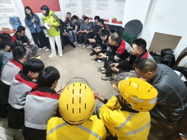 渝中区开展心理调适体验课。渝中区融媒体中心供图