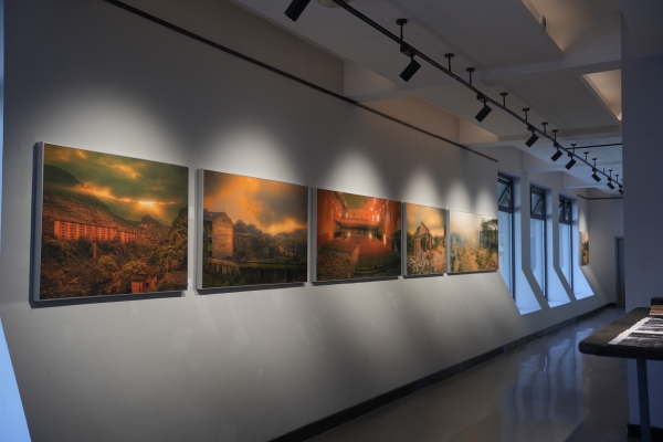 “见证现实——老工业基地及三线建设摄影作品展”开展。涪陵区委宣传部供图