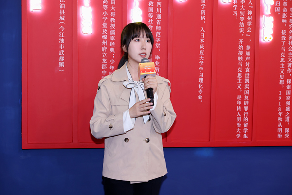在中共成都早期组织陈列馆讲授现场党课。青羊区委组织部供图