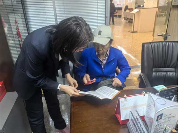 普及金融知识。工行重庆市分行供图