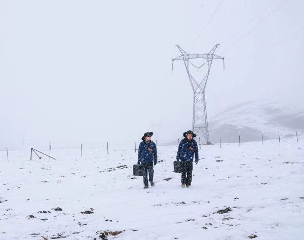 冰天雪地巡检路。涪陵区融媒体中心供图