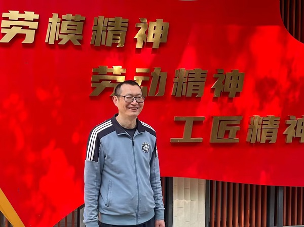 对张乃成来说，他早已把热爱过成了劳动本身。重庆动物园供图