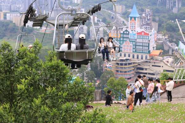 游客在景区游玩。景区供图