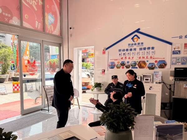 關愛老年客群。建行重慶市分行供圖
