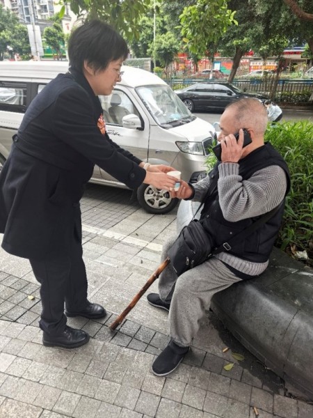 關愛老年客群。建行重慶市分行供圖