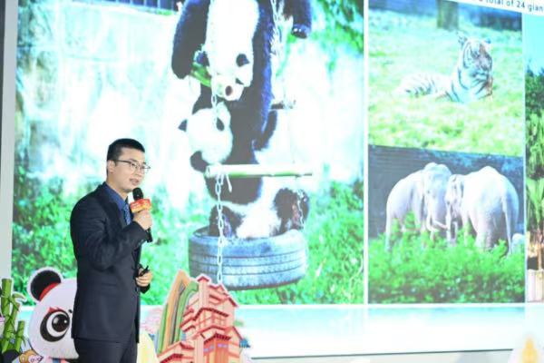 重庆文旅推介官钟树葳向菲律宾观众推介重庆。主办方供图