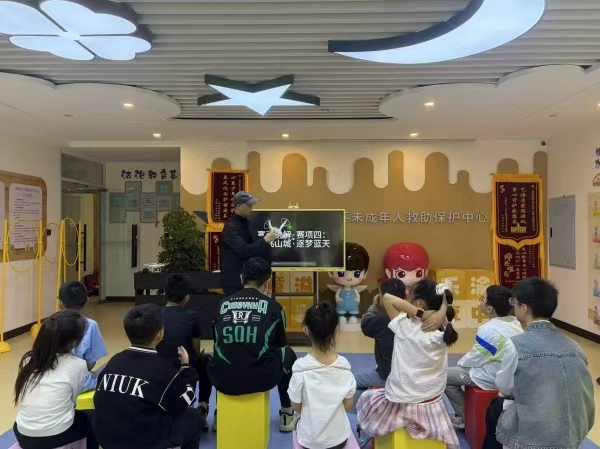 渝中区困境儿童无人机公益培训课程。受访单位供图