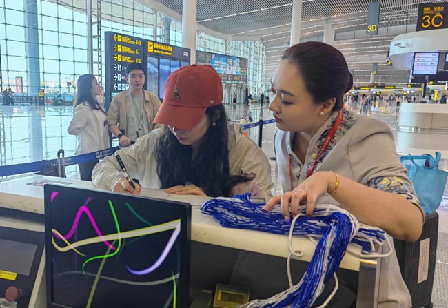 重庆首例国际航班宠物进客舱完成保障(图1)