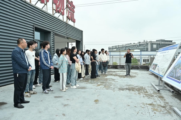 现场实践教学。王阅春摄