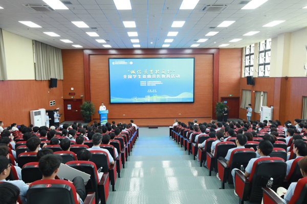 “诚信教育校园行”活动现场。学校供图