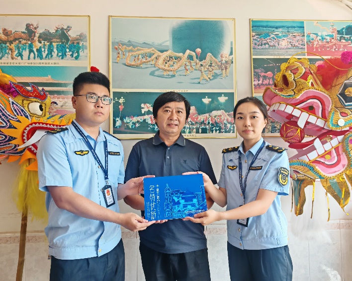 為“名特優新”個體工商戶授牌。銅梁區市場監管局供圖