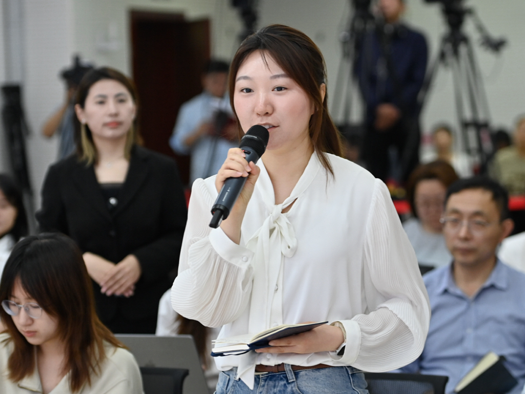 人民網記者提問。衛健委供圖