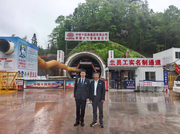 走訪企業。建行重慶市分行供圖