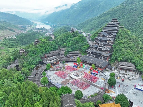 第十五届乌江苗族踩花山节开幕。彭水县委宣传部供图