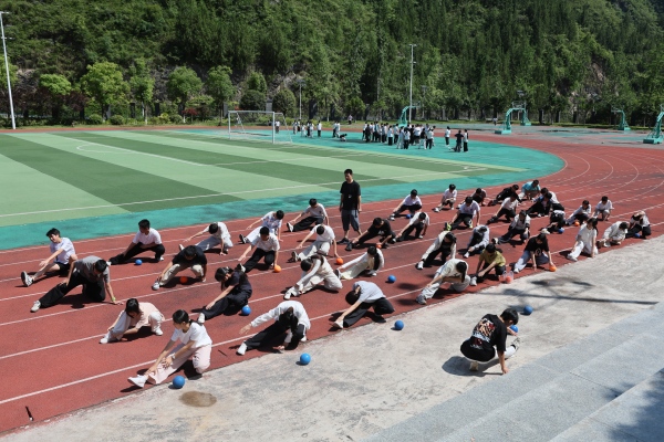 同学们的大课间。巫山初中龙江校区供图