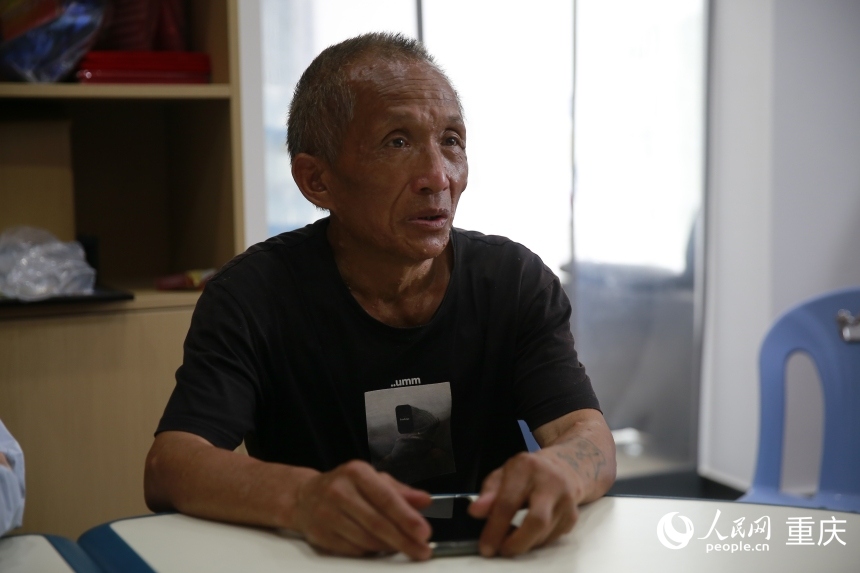 大桥村村民蒋传明。人民网记者 刘政宁摄