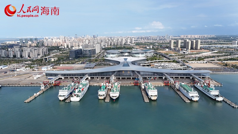 截至 2026 年5月，瓊桂航線累計運營380航次。人民網記者 符武平攝
