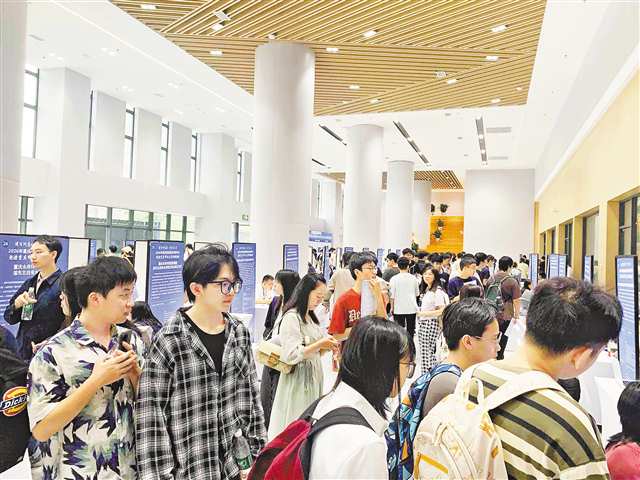 招聘会现场。（主办方供图）