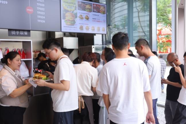 “必胜汉堡”重庆首店。必胜客供图