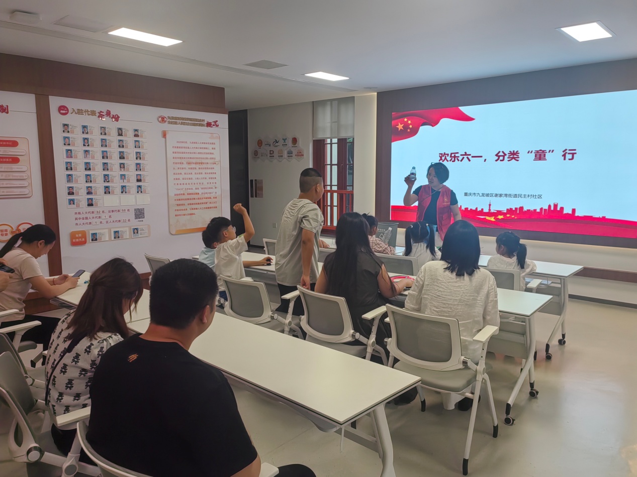 垃圾分類親子環保課堂現場。石慧攝