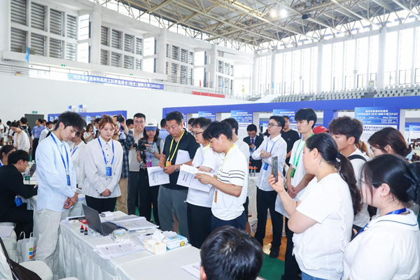 首屆重慶市普通本科高校工科畢業設計創新大賽落幕