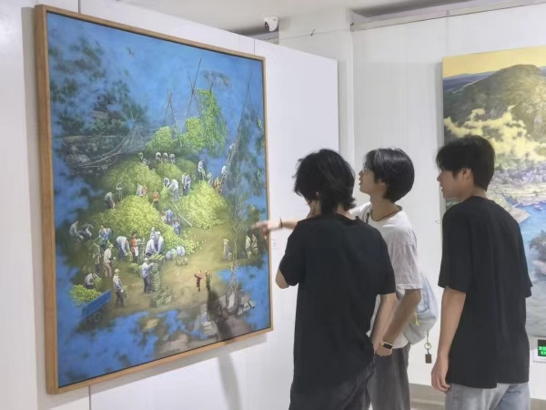 觀眾現場觀展。任峰攝