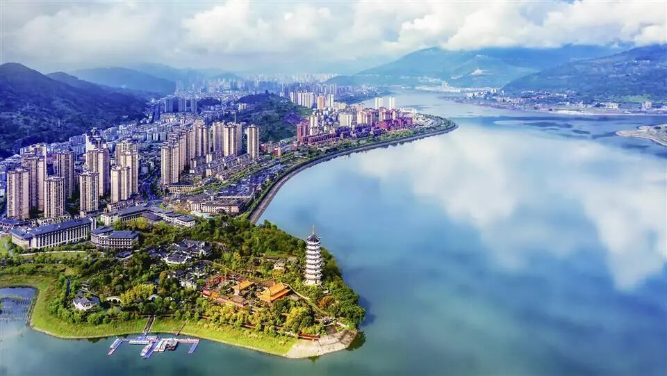 开州汉丰湖美景如画。开州区融媒体中心供图