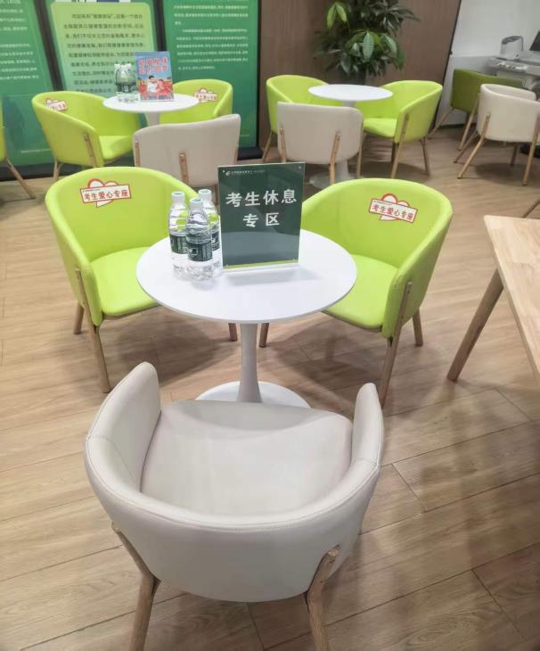 考生休息专区。邮储银行重庆分行供图