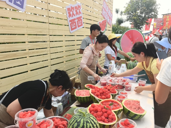 第17屆永川五間鎮西瓜文化旅游嘉年華活動現場。徐雯瑄攝