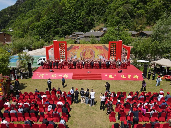 渝川陝第二屆集體婚禮。李官芮攝