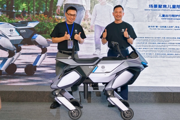 重慶昊辰科技“四足出行新物種”原型機。劉磊攝