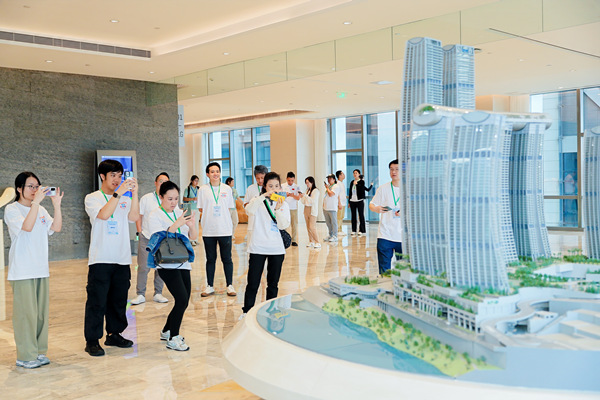 青年企业家代表团参观现场。活动方供图