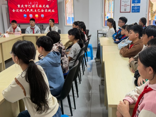 模拟开展防溺水安全民主议事会。接龙镇供图