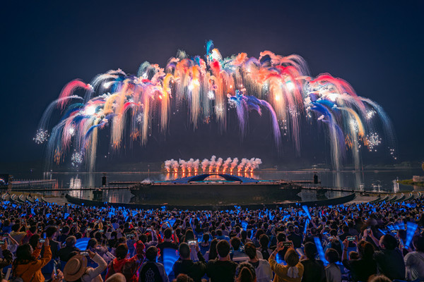 往期“七彩祥云”画面。重庆天空剧院供图