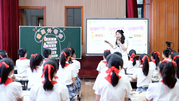 《糖果外号坊》心育示范课。江津区教师进修学院供图