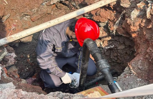 重慶燃氣實施不停輸帶壓開孔施工作業