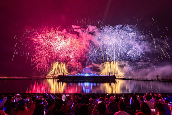 重庆天空剧院“焰遇重庆·仲夏花火夜”。主办方供图