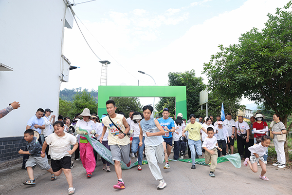 橘乡村跑。曾英豪摄