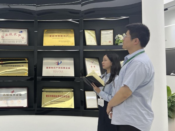 实地走访。邮储银行重庆分行供图