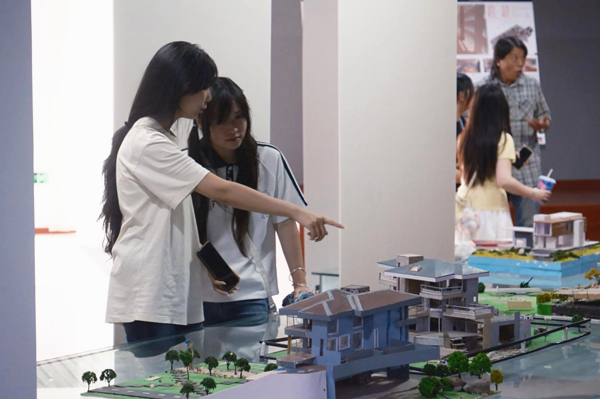 展览现场。重庆城市管理职业学院供图