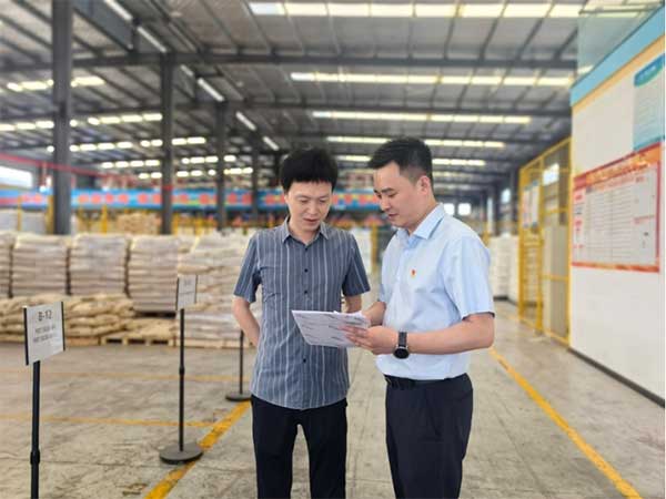 普及金融风险防范知识。中国人寿寿险重庆市分公司供图