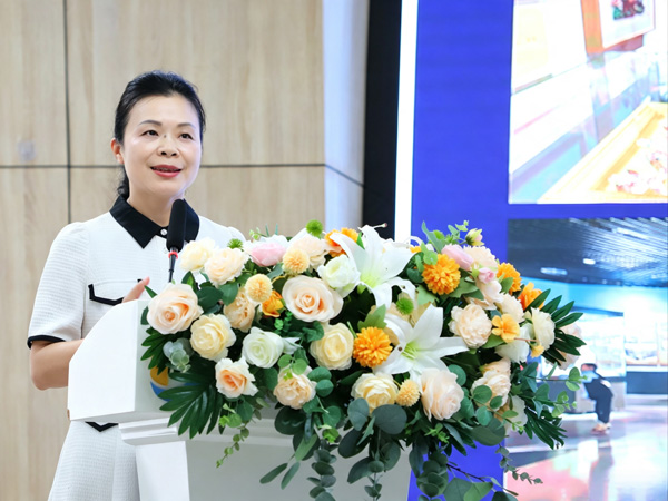 赖天利作专题讲座。大渡口幼儿园供图