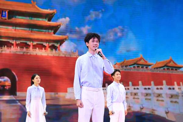 大思政主题朗诵《青春万岁》。向诗佳摄