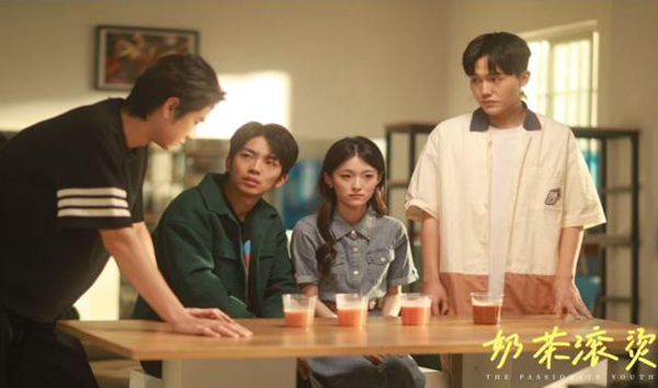 《奶茶滚烫》拍摄花絮。校方供图