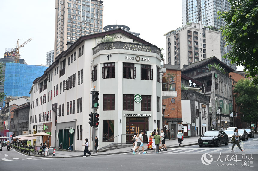 重庆渝中区鲁祖庙。人民网 邹乐摄