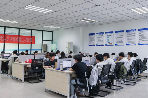 长安汽车项目AI数据采集班。校方供图