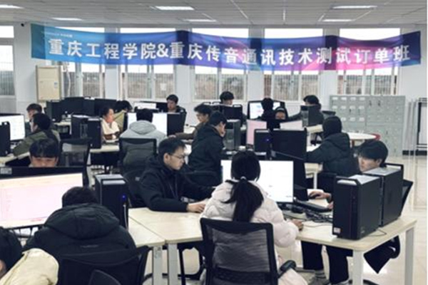学校与传音共建智能手机设备测试基地。校方供图