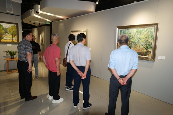 展巴渝山水 《相逢山水间》油画展在渝开展